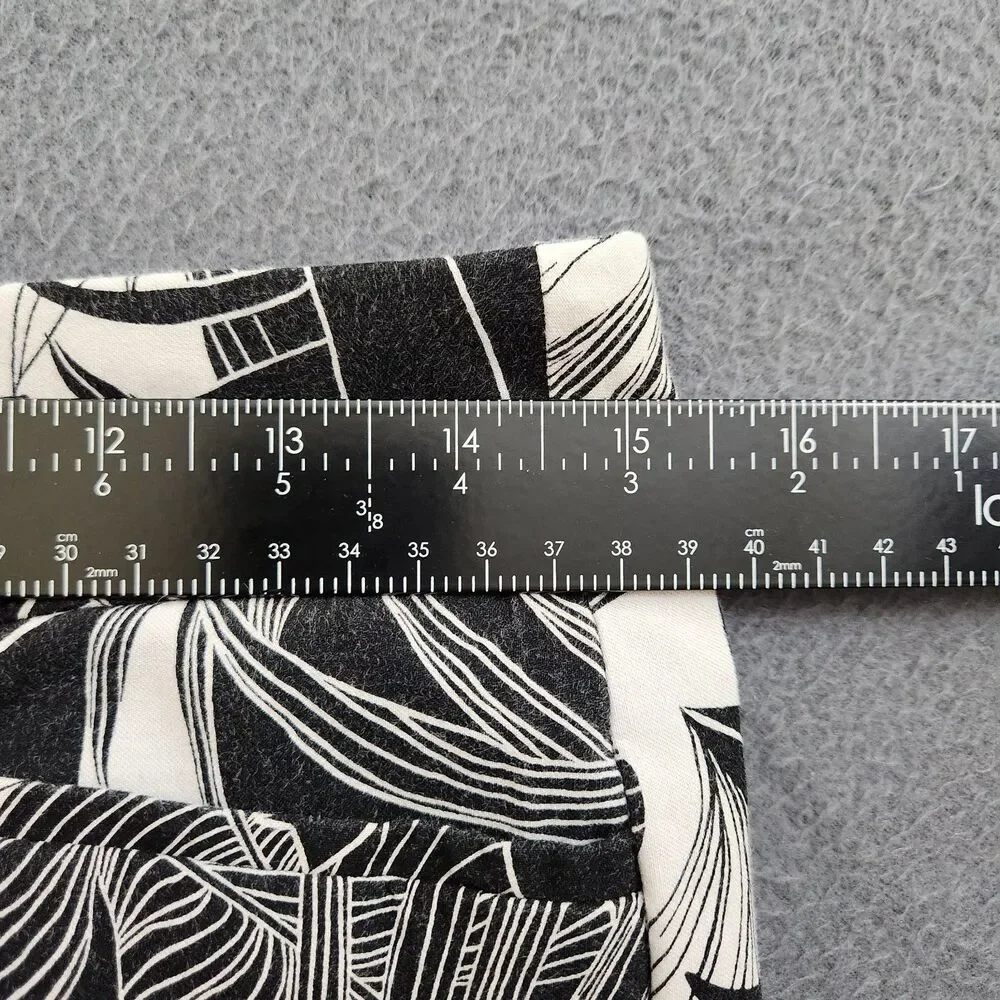 Chico's Women .5 US 6 Black Floral Mid Rise Skinny Pull On Ankle Pants - Picture 10 of 10